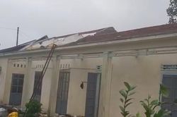 Kinh hoàng bão số 9 đang làm tan hoang các công trình từ Quảng Ngãi đến Đà Nẵng