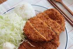 Cách làm thịt lợn chiên xù kiểu Nhật
