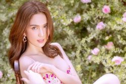 Khán giả bất ngờ khi 'nữ hoàng nội y' Ngọc Trinh lộ ảnh nhạy cảm phô bày cả vòng 1
