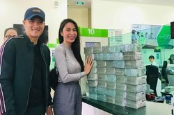 Thủy Tiên - Công Vinh mang 'núi tiền' hỗ trợ 13.000 dân Lệ Thủy