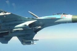 Xem Su-27 Nga chặn 2 chiến đấu cơ Pháp trên Biển Đen