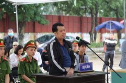 Cái kết cho kẻ hùng hổ rút súng đe dọa người khác sau va chạm giao thông