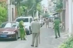 Người đàn ông tâm thần cầm dao ra đường chém loạt ô tô