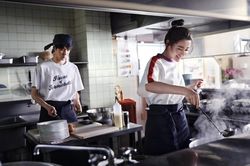 Địch Lệ Nhiệt Ba - Vương Nhất Bác: Không nên duyên phim ảnh nhưng vẫn có thể chạm mặt