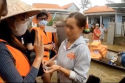 Thủy Tiên thẳng thừng từ chối người dân xin tiền khi đi cứu trợ vì lí do này