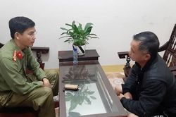 Không mượn được thuyền, người đàn ông chém thủng thuyền hơi