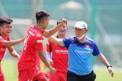 Tập trung đội U22: Làm nóng chiến dịch