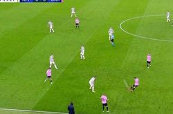 Cộng đồng mạng phát cuồng với pha kiến tạo của Messi cho Dembele