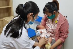 Vì sao mùa đông tỷ lệ trẻ mắc vàng da sơ sinh nhiều hơn?