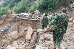 3 xã cùng 165 công nhân thủy điện đang bị cô lập tại huyện Phước Sơn (Quảng Nam)