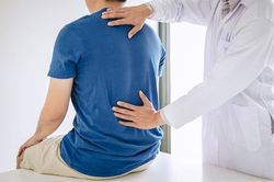 Dấu hiệu bất ngờ ở lưng cảnh báo ung thư phổi