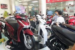 Xe máy đua giảm giá, khuyến mại 'cứu' doanh số