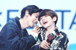Baekhyun (EXO) lên tiếng vụ scandal liên quan đến Chanyeol