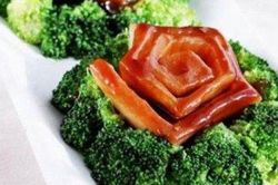 Chỉ là miếng thịt luộc, vợ biến thành 'vườn hoa', cả chồng lẫn khách đều kinh ngạc