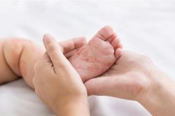 Triệu chứng bệnh sởi ở trẻ em qua từng thời kì như thế nào?