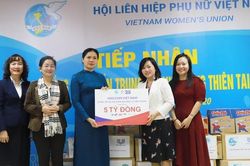 Hội LHPN Việt Nam tiếp nhận 5 tỷ đồng hỗ trợ khắc phục hậu quả bão lụt từ Unilever Việt Nam