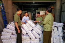 Phát hiện trên 4.000 gói băng vệ sinh giả mạo nhãn hiệu Công ty Giấy Ánh Dương
