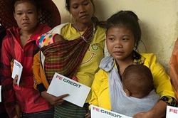 Mong hoa lau sớm nở trên bản Lòm