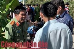 Vận chuyển 51 kg kim loại nghi là vàng qua biên giới