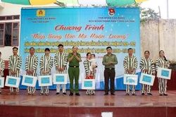 'Thắp sáng ước mơ hoàn lương' cho các phạm nhân