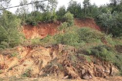 Sạt lở đất nhiều nơi, Hà Tĩnh phát lệnh di dời dân khẩn cấp