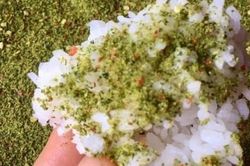Thứ muối thần kỳ làm từ lá của cây gia vị này, đảm bảo ướp món nào cũng ngon, chấm món nào cũng phê