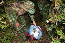 Truy bắt nhóm đối tượng bỏ lại 30 bánh heroin bỏ trốn