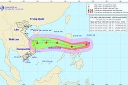 Siêu bão Goni gần Biển Đông