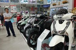 Có nên vay tiền mua xe để thưởng đỗ đại học cho con?