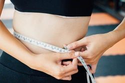 Bực mình vì không vừa áo cưới, cô gái đánh bay 53kg mỡ thừa kỳ tích