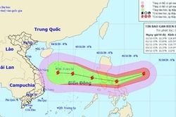 Giật trên cấp 17, siêu bão Goni đang 'tiến quân' vào Biển Đông