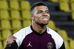 Mbappe rực sáng giúp PSG trở lại ngôi đầu