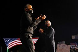 Cựu Tổng thống Obama 'xông pha' bang chiến trường cùng ông Biden