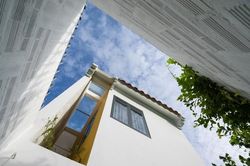 Hòa quyện kiến trúc Hà Nội và Tây Nam Bộ, nhà Cần Thơ lên báo Mỹ