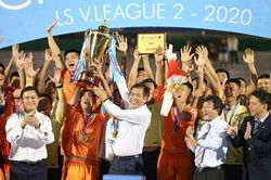 Bình Định vỡ òa sung sướng trở lại V-League sau 12 năm vắng bóng