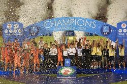 Hình ảnh ấn tượng khi Bình Định giành quyền chơi tại V.League