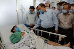 Thủ tướng Nguyễn Xuân Phúc thăm hỏi, động viên nạn nhân vụ sạt lở Trà Leng