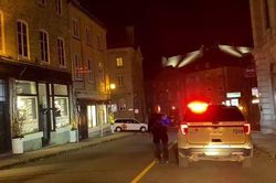 Canada: Thanh niên mặc đồ trung cổ đâm chém loạn xạ đêm Halloween, 7 người thương vong
