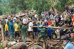 Vụ sạt lở đất ở Trà Leng: Huy động cano tìm nạn nhân còn mất tích