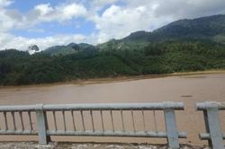 20 cano chạy trên 2 sông tìm nạn nhân ở Trà Leng mất tích