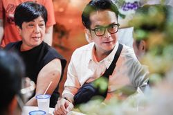 Hùng Thuận, Ngọc Lan viếng nghệ sĩ Ánh Hoa trong đêm cuối