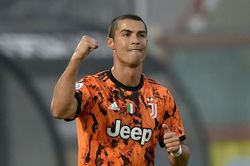 Vừa khỏi Covid-19, Ronaldo 2 lần 'nổ súng' giúp Juventus thắng đậm