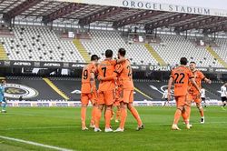 Spezia 1-4 Juventus: Ronaldo lập cú đúp ngày tái xuất, Juventus lên nhì bảng