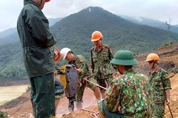 Biệt đội nổ mìn phá đá vào Rào Trăng 3