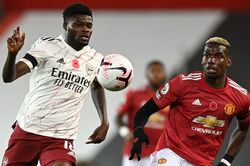 MU đáng thua 3-4 bàn, Ronaldo phớt lờ chửi bậy