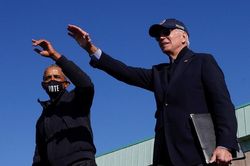 Ông Obama lại sát cánh cùng ông Biden