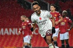 Aubameyang ghi bàn, Pháo thủ 'bắn sập' Old Trafford