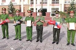 Khen thưởng đơn vị khám phá vụ chiếm đoạt tiền ủng hộ nạn nhân thủy điện Rào Trăng 3