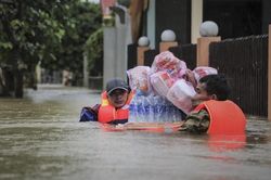 Đại biểu Quốc hội: 'Không thể dùng lòng tốt khắc phục hậu quả bão lụt'