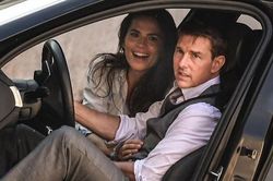 Tom Cruise trở lại phim trường sau vụ 12 người mắc Covid-19